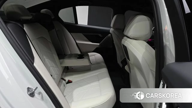 BMW 5 Series (G60) 2026 Белый из Кореи, фото 2