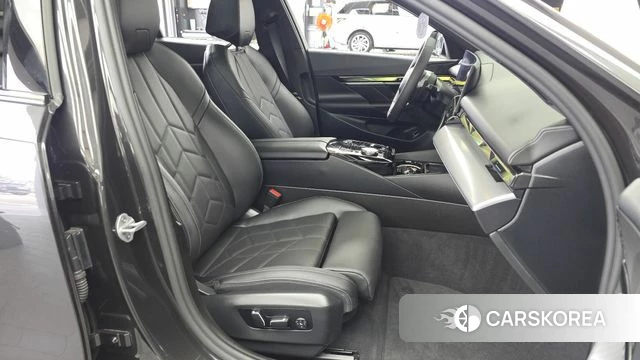 BMW 5 Series (G60) 2025 Серый из Кореи, фото 2