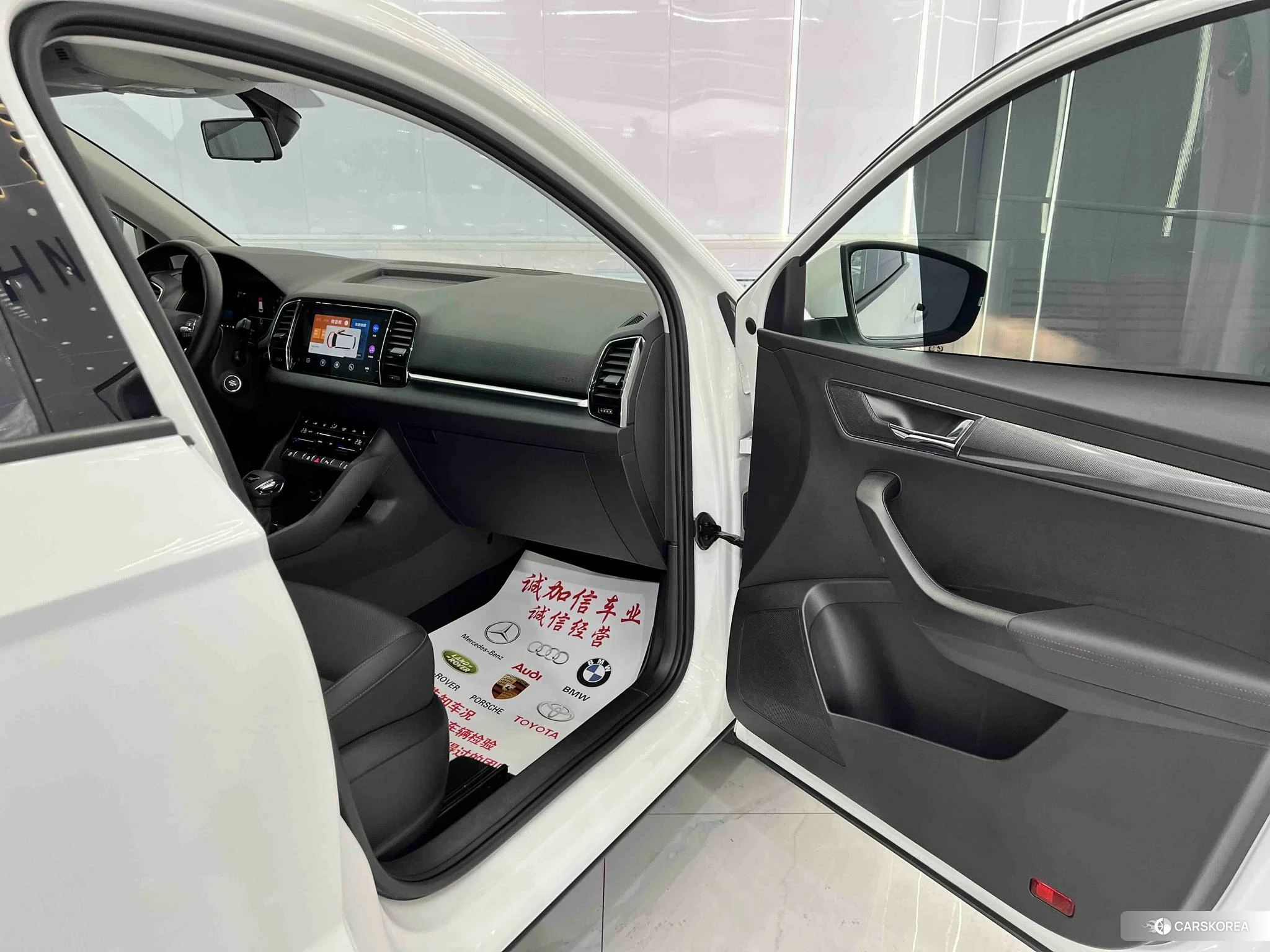 Skoda Krok 2022 Белый из Китая, фото 2