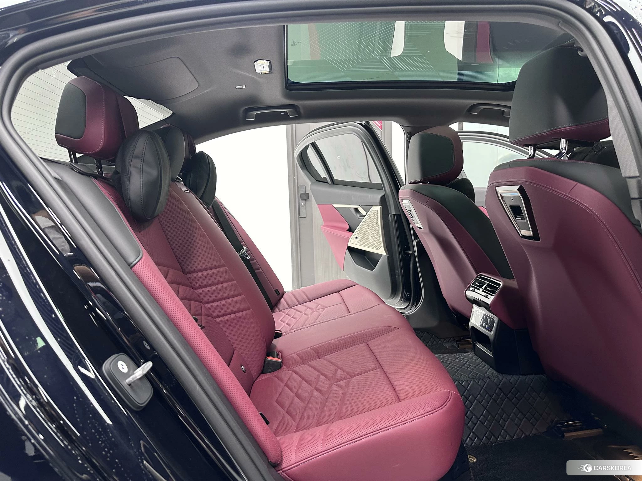 BMW 5 series 2026 Черный из Китая, фото 2