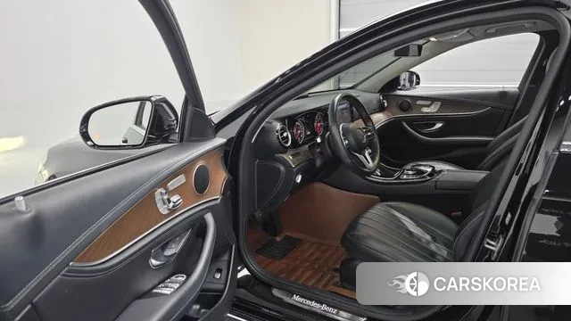 Mercedes-Benz E-Class W213 2019 Черный из Кореи, фото 2