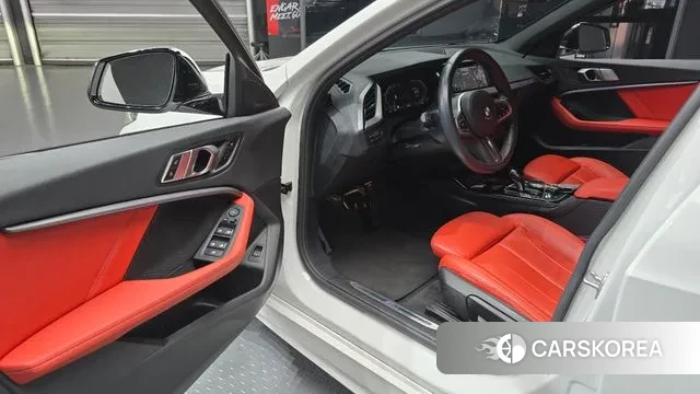 BMW 1 Series (F40) 2021 Белый из Кореи, фото 2