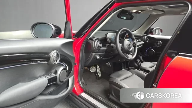 Mini Cooper 2021 Красный из Кореи, фото 2