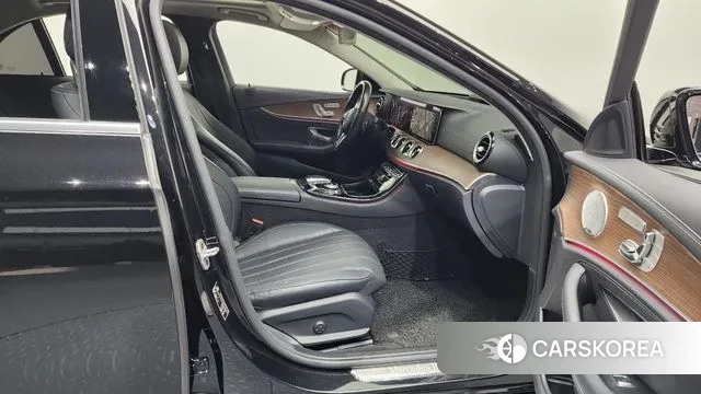 Mercedes-Benz E-Class W213 2020 Черный из Кореи, фото 2