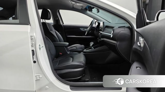 Kia The New K3 2nd generation 2021 Белый из Кореи, фото 2