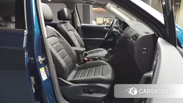 Volkswagen Tiguan second Generation 2023 Синий из Кореи, фото 2