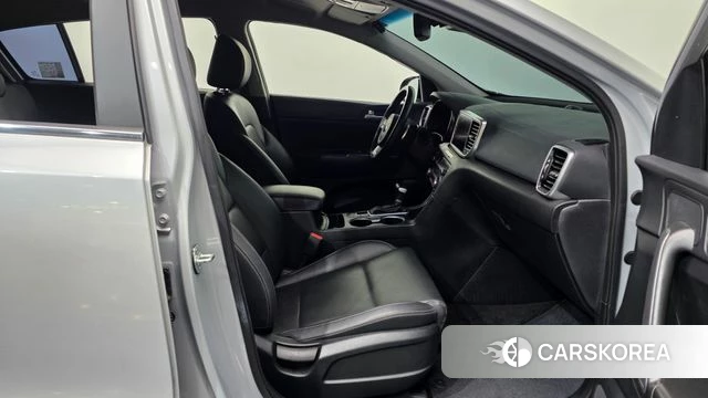 Kia Sportage The Bold 2021 Серебряный из Кореи, фото 2