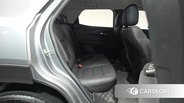 Chevrolet (GM Daewoo) Trailblazer 2023 Серебристо-серый из Кореи, фото 2
