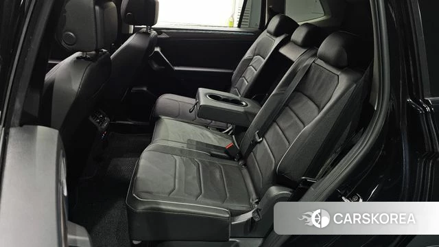 Volkswagen Tiguan Allspace 2023 Черный из Кореи, фото 2