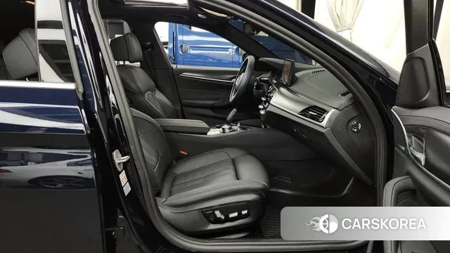 BMW 5 Series (G30) 2023 Черный из Кореи, фото 2