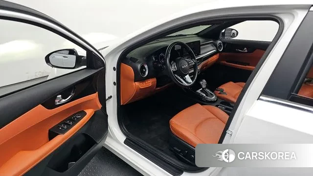 Kia The New K3 2nd generation 2021 Белый из Кореи, фото 2