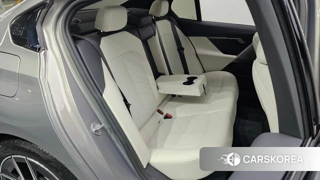BMW 5 Series (G60) 2025 Серебристо-серый из Кореи, фото 2