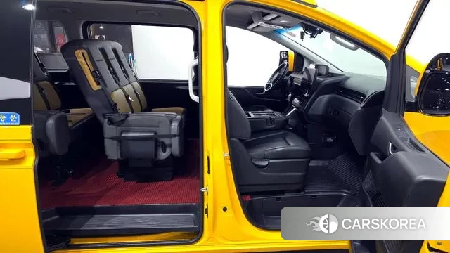 Hyundai Staria 2022 Желтый из Кореи, фото 2