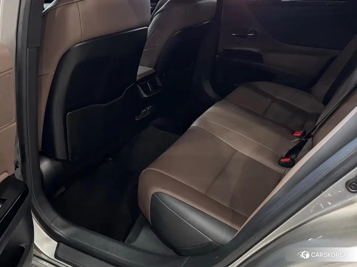 Lexus ES 2024 Champagne/brown из Китая, фото 2
