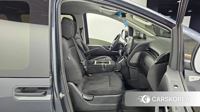 Hyundai Staria 2023 Серый из Кореи, фото 2