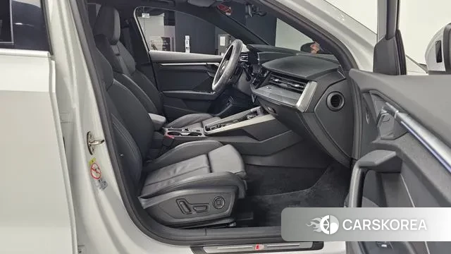 Audi A3 (8Y) 2023 Белый из Кореи, фото 2