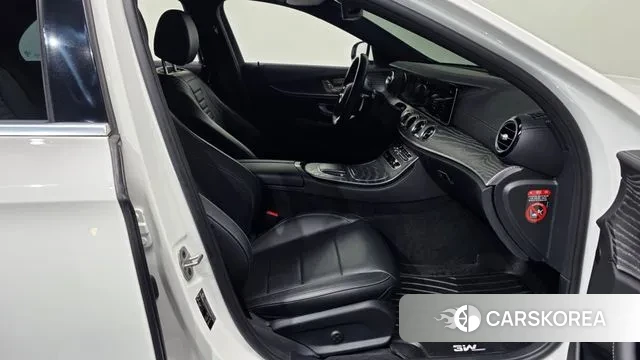 Mercedes-Benz E-Class W213 2020 Белый из Кореи, фото 2