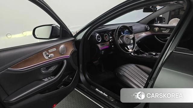 Mercedes-Benz E-Class W213 2018 Серый из Кореи, фото 2