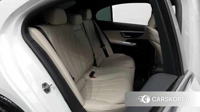 Mercedes-Benz E-Class W214 2025 Белый из Кореи, фото 2