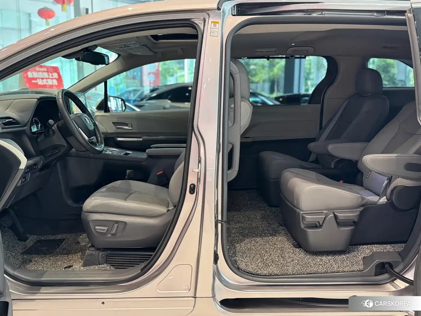 Toyota Sienna 2022 Silver/gray из Китая, фото 2