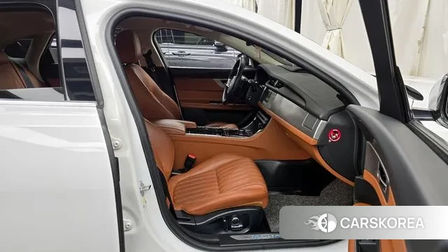 Jaguar XF (X260) 2019 Белый из Кореи, фото 2