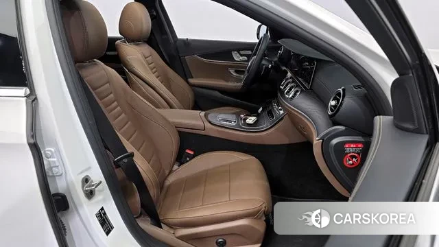 Mercedes-Benz E-Class W213 2023 Белый из Кореи, фото 2