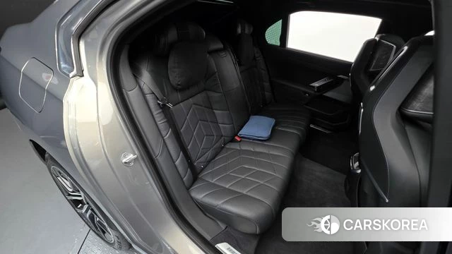 BMW 7 Series (G70) 2023 Серый из Кореи, фото 2