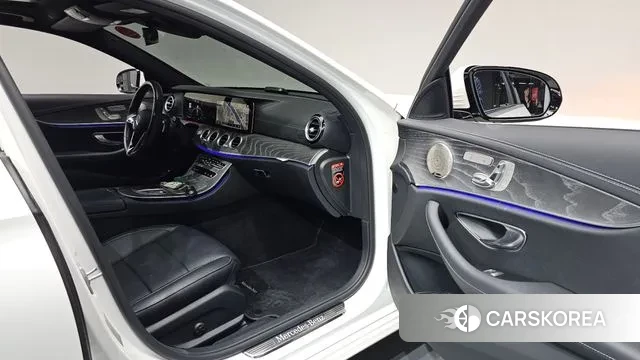 Mercedes-Benz E-Class W213 2022 Белый из Кореи, фото 2