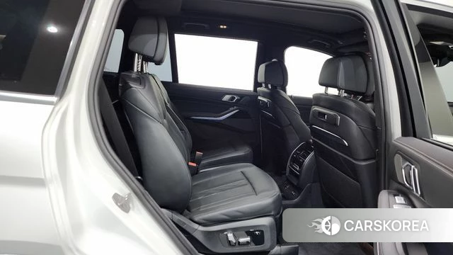 BMW X7 (G07) 2024 Белый из Кореи, фото 2