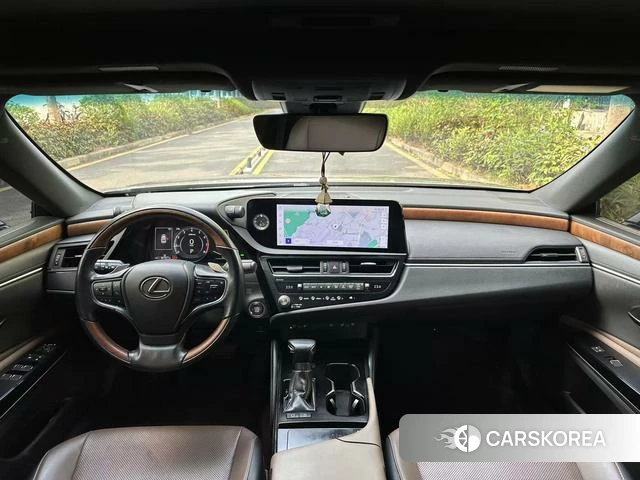Lexus ES 2024 Серебристо-серый из Китая, фото 2