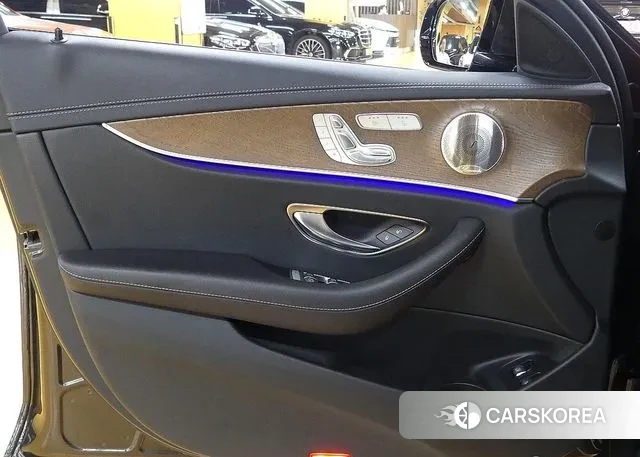 Mercedes-Benz E-Class W213 2021 Серый из Кореи, фото 2