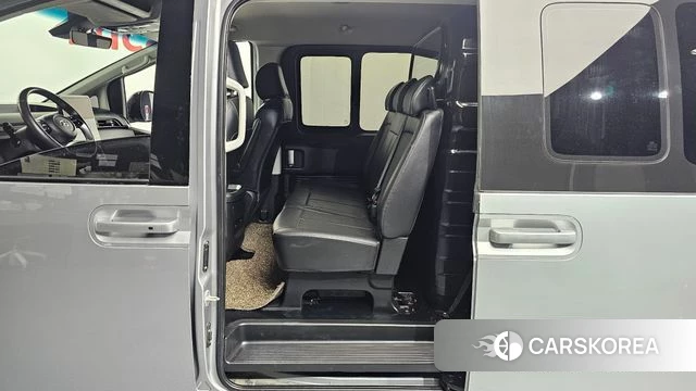 Hyundai Staria 2023 Серебряный из Кореи, фото 2