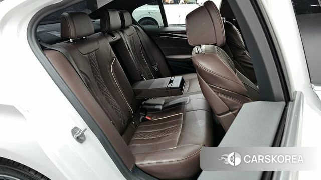 BMW 5 Series (G30) 2021 Белый из Кореи, фото 2