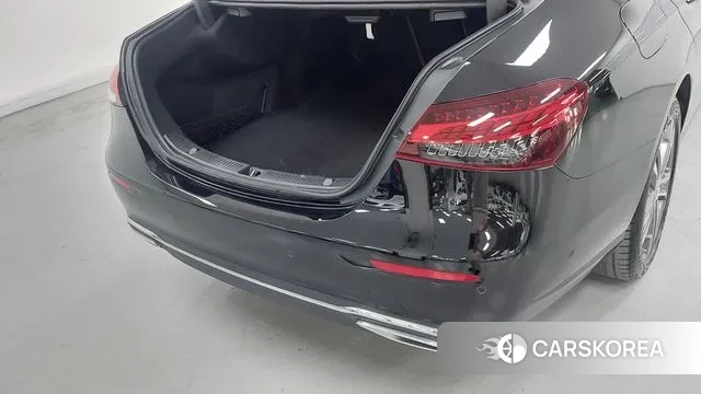 Mercedes-Benz E-Class W213 2023 Черный из Кореи, фото 2