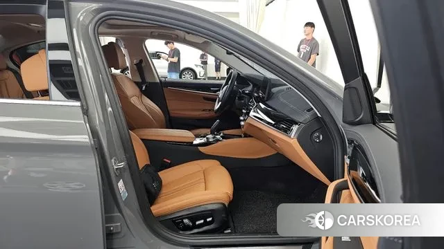 BMW 5 Series (G30) 2021 Серый из Кореи, фото 2