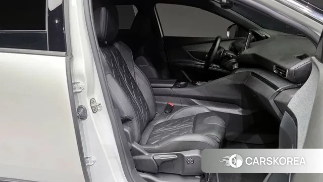 Peugeot 5008 second generation 2024 Белый из Кореи, фото 2