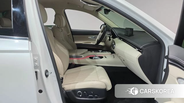 Genesis GV70 2023 Белый из Кореи, фото 2