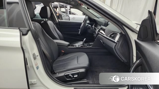 BMW 3 Series GT (F34) 2018 Белый из Кореи, фото 2