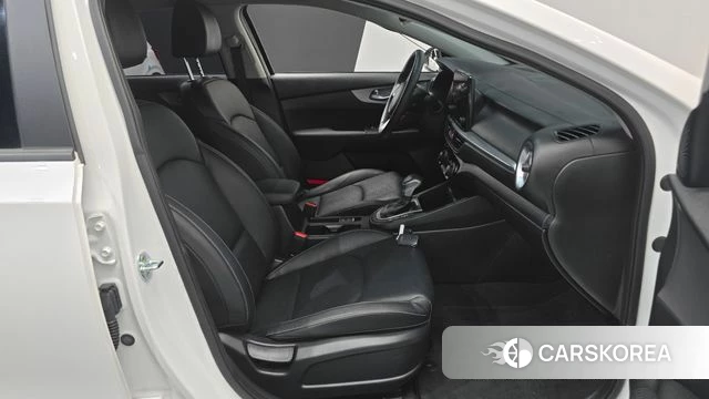Kia The New K3 2nd generation 2022 Белый из Кореи, фото 2