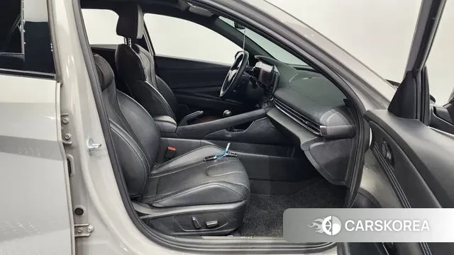 Hyundai Avante (CN7) 2022 Серебристо-серый из Кореи, фото 2