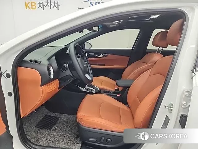 Kia The New K3 2nd generation 2023 Белый из Кореи, фото 2