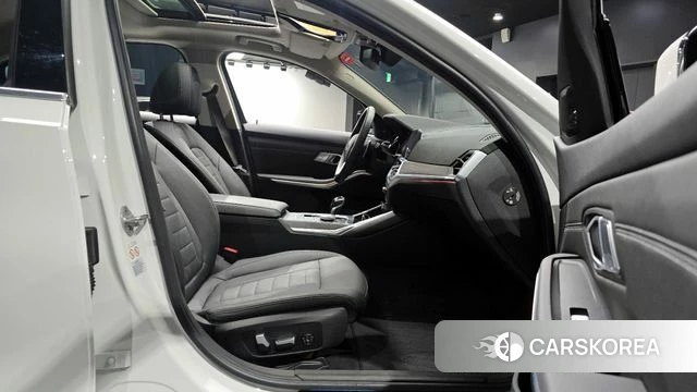 BMW 3 Series (G20) 2021 Белый из Кореи, фото 2