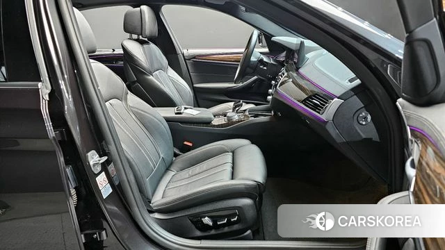 BMW 5 Series (G30) 2022 Серый из Кореи, фото 2
