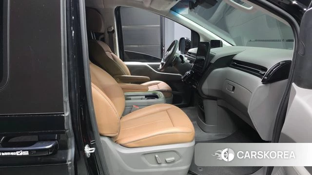 Hyundai Staria 2023 Черный из Кореи, фото 2