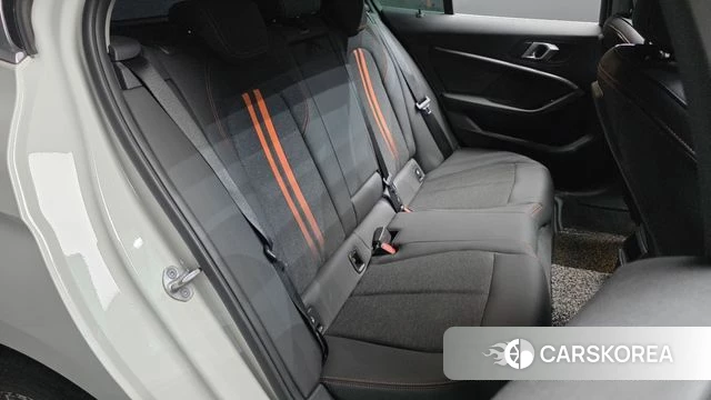 BMW 1 Series (F40) 2021 Белый из Кореи, фото 2