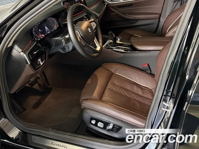 BMW 5 Series (G30) 2022 Черный из Кореи, фото 2