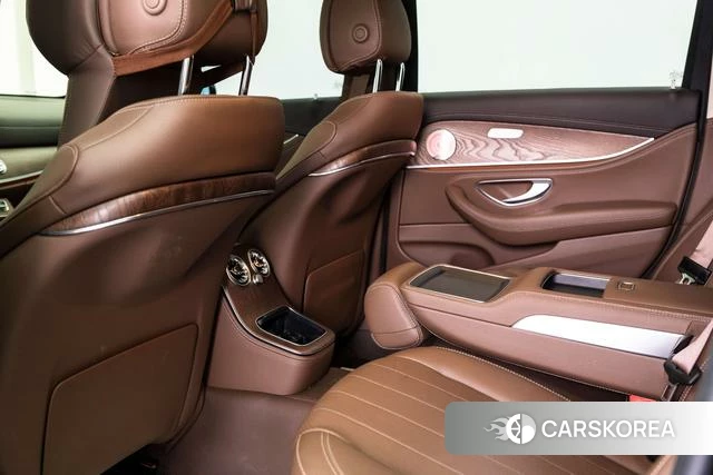 Mercedes-Benz E-class 2023 Черный из Китая, фото 2