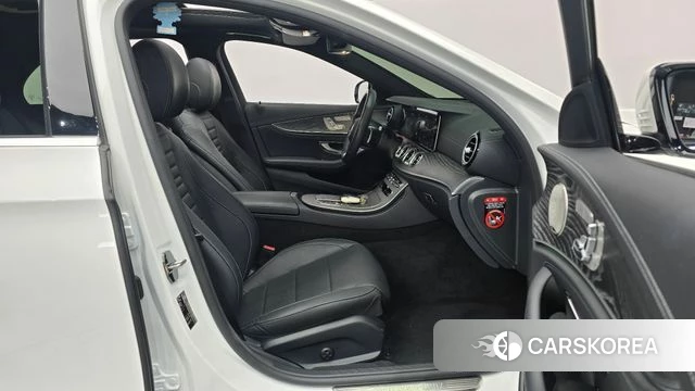 Mercedes-Benz E-Class W213 2022 Белый из Кореи, фото 2