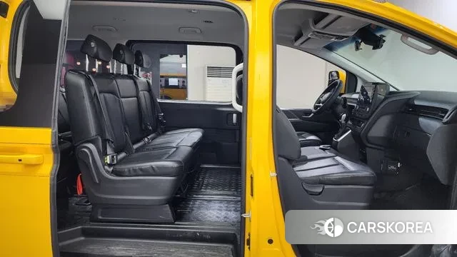 Hyundai Staria 2022 Желтый из Кореи, фото 2