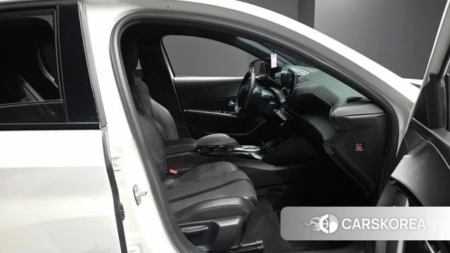 Peugeot e-208 second Generation 2022 Белый из Кореи, фото 2